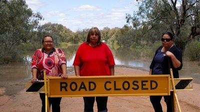 Menindee residents in far west NSW say drop-in session on flooding 'waste of time'