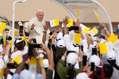 Thousands pack Bahrain national stadium for pope's main Mass