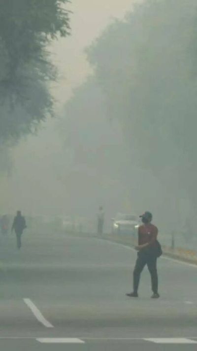 Delhi continues to breathe poison
