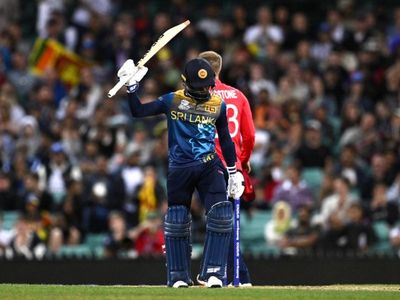 Sri Lanka set England 142 to reach semis