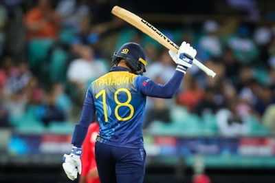 Sri Lanka set England 142 to make T20 World Cup semis