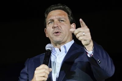 Trump and DeSantis barrel toward 2024 — but keep their distance in Florida