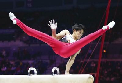 Hashimoto adds world gold to Olympic all-around title