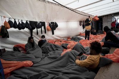 Hundreds of migrants in limbo as Italy closes ports to NGOs