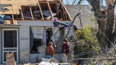 Tornadoes leave 1 dead, multiple missing in Texas, Arkansas, Oklahoma