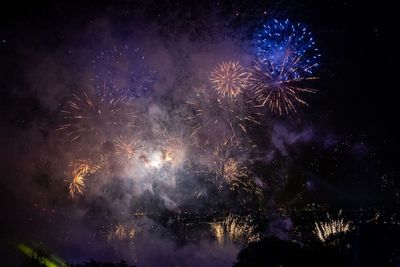 Eye surgeon warns of potential surge in firework injuries due to cost of living