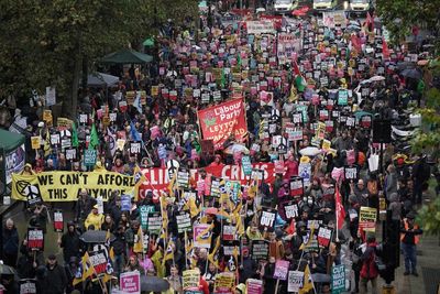 Huge crowds join People’s Assembly march calling for general election now