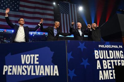 Midterm news – live: Biden, Obama stump for Fetterman as Trump boosts Dr Oz at dueling Pennsylvania rallies