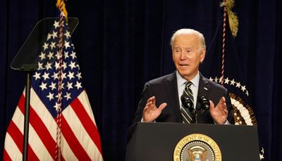 Biden, in Joliet to bolster Rep. Lauren Underwood, calls Medicare, Social Security critics ‘idiots’