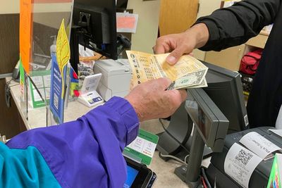 Record $1.6 billion Powerball jackpot fans ticket sales