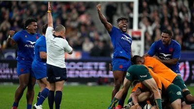 Wallabies lose to Six Nations champions France 30-29 in a thriller at the Stade de France