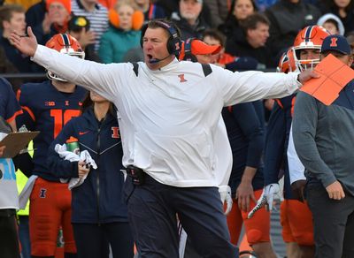 Illinois’ Hugh Robertson with a butt punt against Michigan State