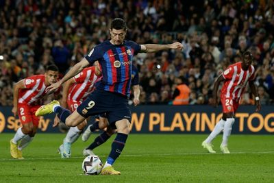 Robert Lewandowski misses penalty as Barcelona win in Gerard Pique’s final game