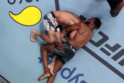UFC Fight Night 214 video: Neil Magny submits Daniel Rodriguez, sets welterweight wins record