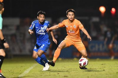 Sharks bite late, steal a point from hosts Chiang Rai