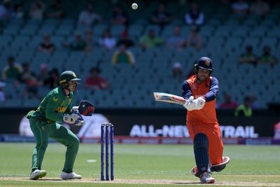 Netherlands set South Africa 159 to make T20 World Cup semis