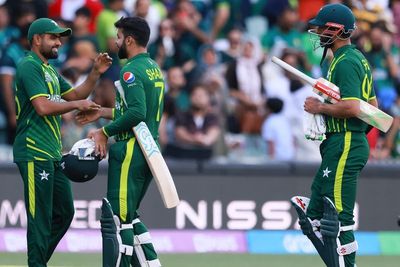 Pakistan beat Bangladesh to reach T20 World Cup semi-finals