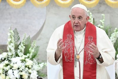 Pope prays for 'suffering peoples' on final day in Gulf