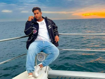 Rajiv Adatia congratulates Dadi and Bua Neetu Kapoor and Riddhima Kapoor as Ranbir Kapoor and Alia Bhatt welcome a baby girl