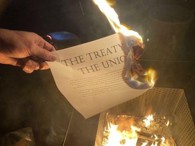 Row after independence activists burn copies of Act of Union on Bonfire Night