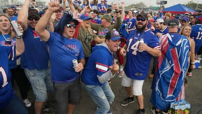 Josh Allen with electric TD run and finish for Bills