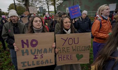 Hundreds of protesters call for closure of Manston asylum centre in Kent