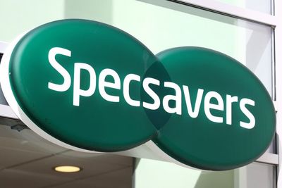 Big Issue vendors offered free eye tests by Specsavers