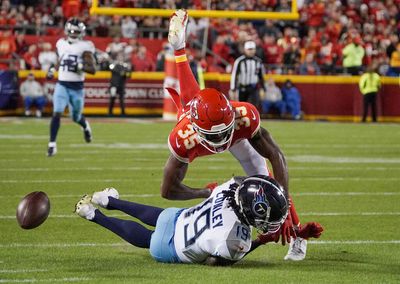 Twitter shreds officials, Titans’ WRs during Week 9 loss to Chiefs