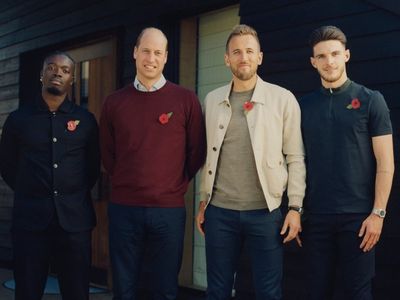 Prince of Wales speaks with England stars about football and mental health