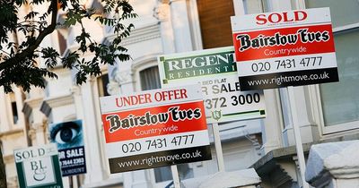 House prices fall as average UK home now costs £292,598