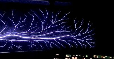 Pilot captures images of St Elmo's Fire mid-flight
