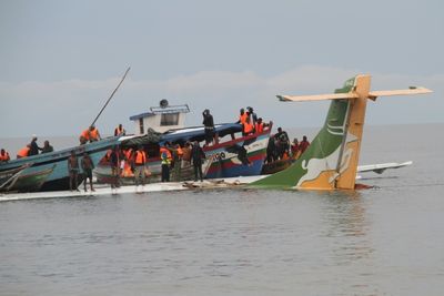 Tanzania pays tearful tribute to plane crash victims