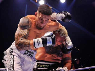 Rugby legend Sonny Bill Williams knocked out by ex-UFC star Mark Hunt for first boxing loss