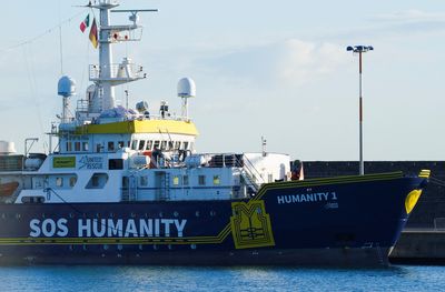 German official: migrants should be able to disembark ship off Italian coast