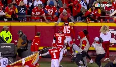 Patrick Mahomes headbutted the wall after his 2-point conversion and NFL fans had Gus Frerotte jokes