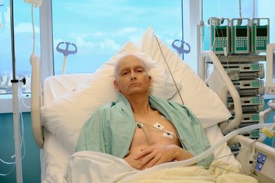 David Tennant recreates photo of poisoned Alexander Litvinenko lying in hospital