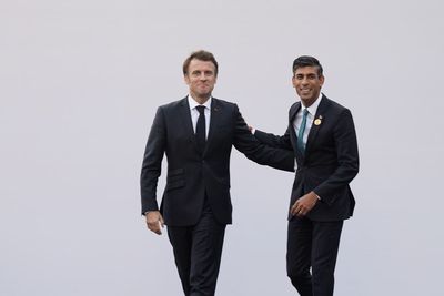 Sunak meets Macron amid bid to strike new migrant crisis deal