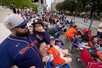 Fans line up in Houston for parade celebrating Astros' win