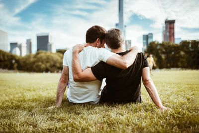 Same-sex couples cope with stress better