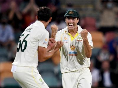Australia keep quicks on field before Test