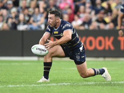 Hooker Robson re-signs with NRL's Cowboys