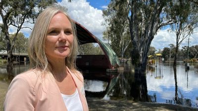 Fears prolonged floods after COVID will take toll on residents' mental health in regional NSW and Victoria