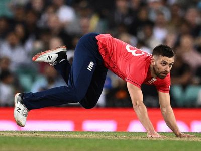 Mark Wood gives England injury scare before T20 World Cup semi-final