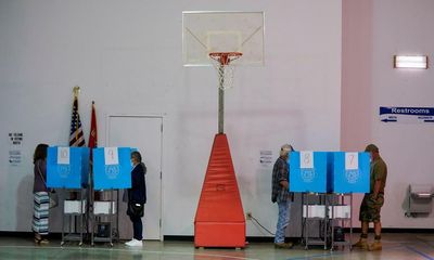 What are the factors shaping voters’ choices in the US midterms 2022?