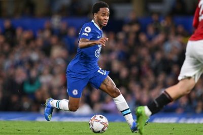 Potter defends misfiring Chelsea star Sterling