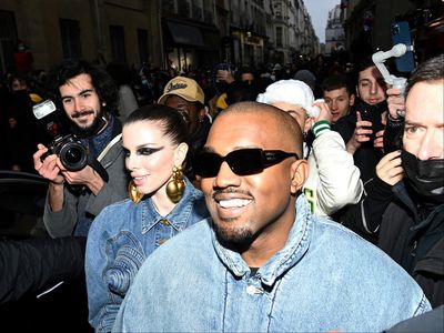 Julia Fox seemingly reveals Kanye West ‘showed’ her how to fake paparazzi photos