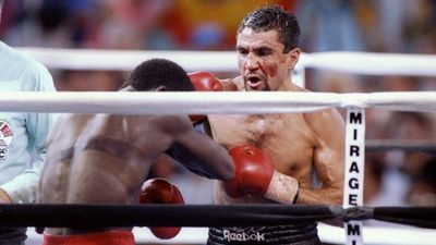 Jeff Fenech wins super featherweight world title 31 years after controversial draw with Azumah Nelson