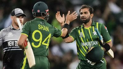 T20 World Cup Semi-final: Pakistan in final after 7-wicket win over New Zealand