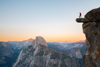 Tourist divides opinion with ‘stupid’ leg-dangling stunt in Yosemite
