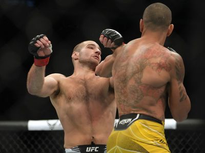 Glover Teixeira says Alex Pereira will make Israel Adesanya fight: ‘You’re getting touched by those hands’